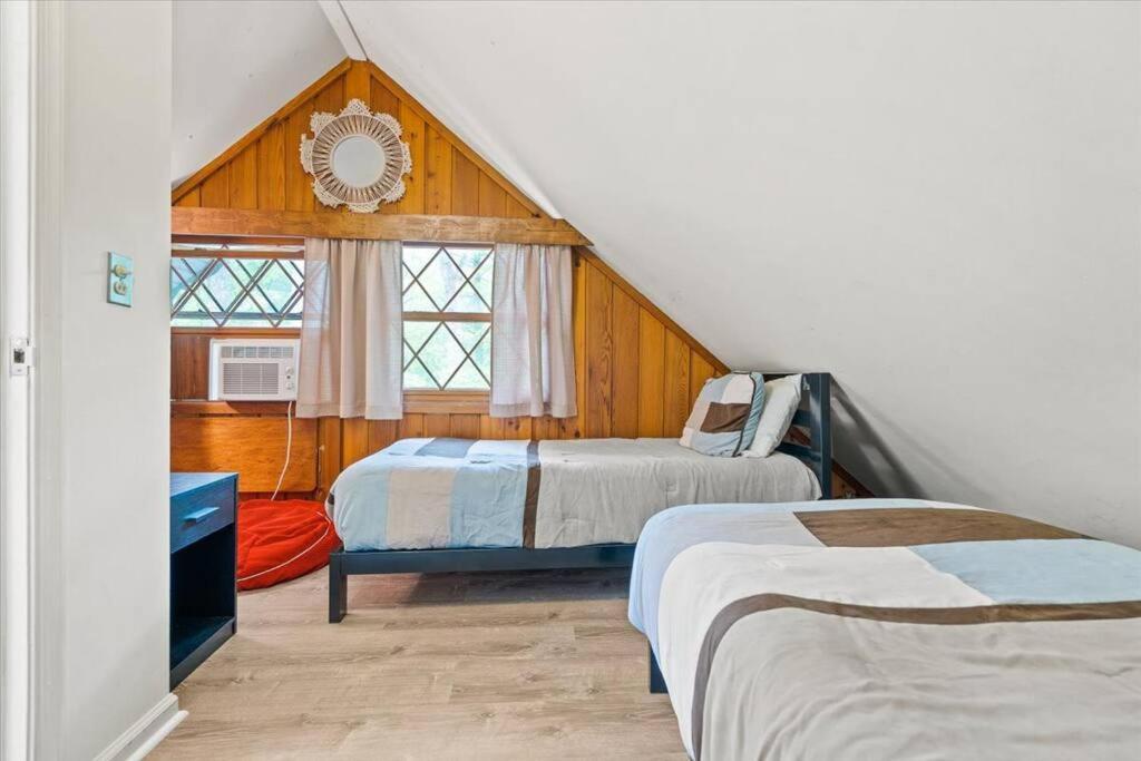The Gingerbread House: 4 Bedroom Chalet, W/ Sunroom/Deck, Sleeps 12, Modern Amenities McGaheysville Экстерьер фото