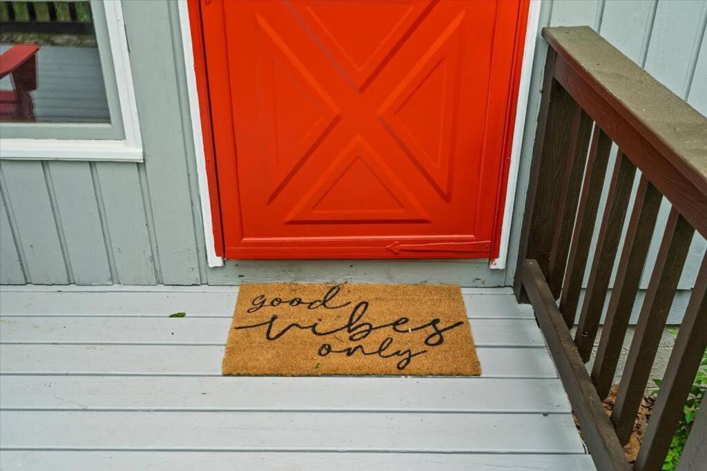 The Gingerbread House: 4 Bedroom Chalet, W/ Sunroom/Deck, Sleeps 12, Modern Amenities McGaheysville Экстерьер фото