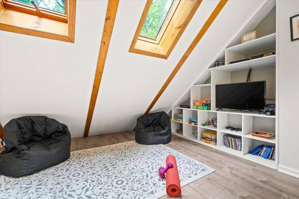The Gingerbread House: 4 Bedroom Chalet, W/ Sunroom/Deck, Sleeps 12, Modern Amenities McGaheysville Экстерьер фото