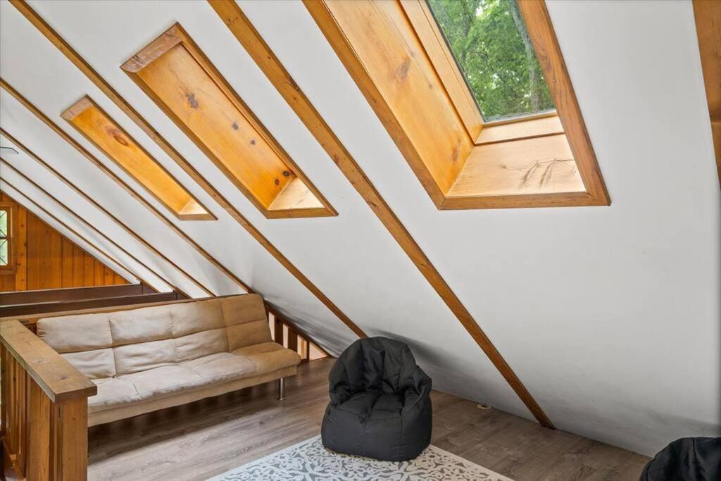 The Gingerbread House: 4 Bedroom Chalet, W/ Sunroom/Deck, Sleeps 12, Modern Amenities McGaheysville Экстерьер фото
